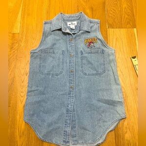 Vintage pirates embroidered sleeveless button down 90s